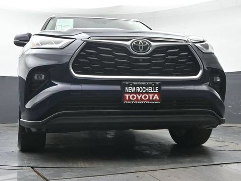 Certified 2024 Toyota Highlander Limited AWD/4WD image 41