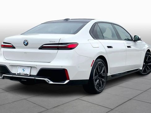 Used 2024 BMW 740i image 12