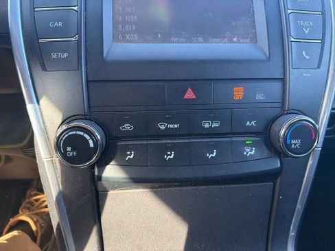 Used 2015 Toyota Camry LE image 16