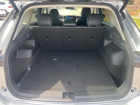 Used 2025 Volkswagen Tiguan SE image 13