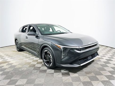 Used 2025 Kia K4 EX image 1
