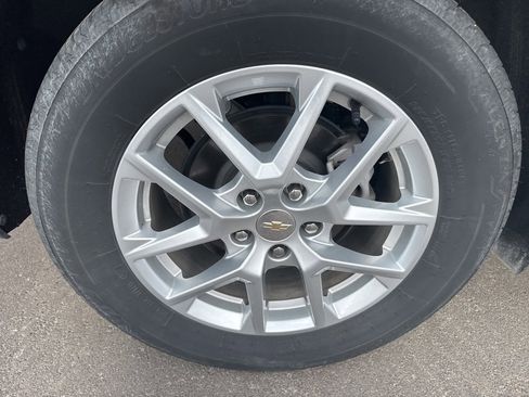 Used 2024 Chevrolet Equinox LT image 32