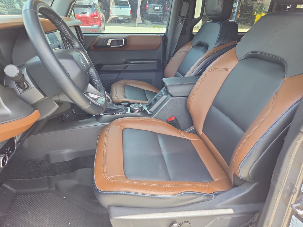 Used 2024 Ford Bronco Outer Banks AWD/4WD image 13