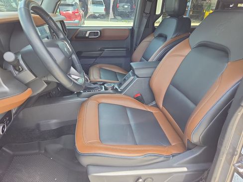 Used 2024 Ford Bronco Outer Banks AWD/4WD image 13