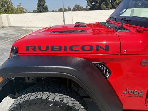 Used 2025 Jeep Wrangler Unlimited Rubicon w/ Convenience Group AWD/4WD image 13