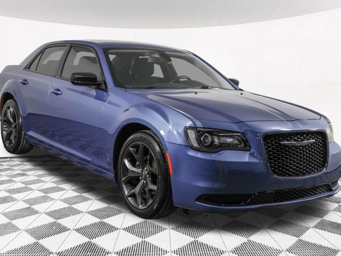 Used 2022 Chrysler 300 Touring w/ Sport Appearance Package RWD image 11