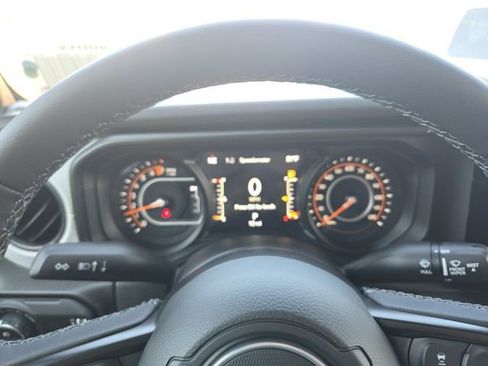 New 2025 Jeep Gladiator Sport image 15