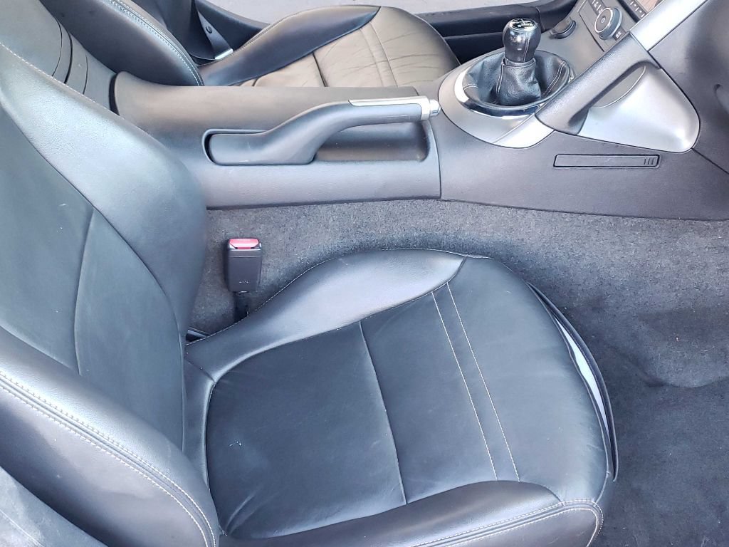 Used 2006 Pontiac Solstice Convertible w/ Premium Package RWD image 22