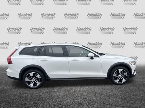 Used 2023 Volvo V60 B5 Cross Country Plus w/ Climate Package image 11