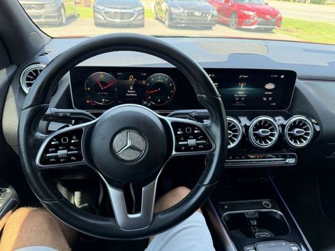 Used 2021 Mercedes-Benz GLA 250 4MATIC w/ Premium Package image 17