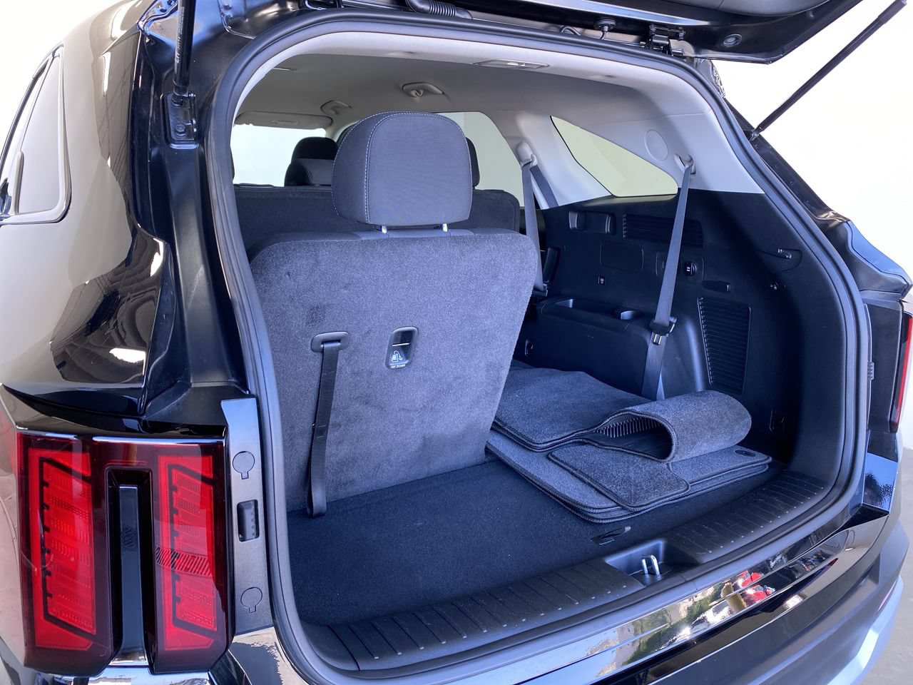 Certified 2026 Kia Sorento LX FWD image 15