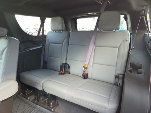 Used 2022 Chevrolet Suburban LT image 25