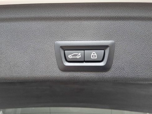 Used 2023 BMW X6 xDrive40i w/ M Sport Package image 31