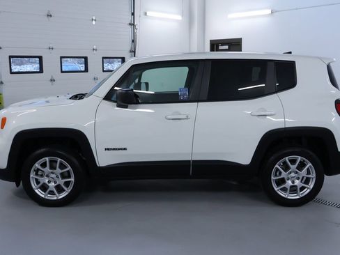 Used 2023 Jeep Renegade Latitude image 4