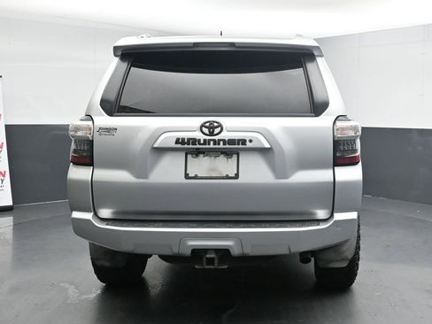 Used 2016 Toyota 4Runner SR5 image 8