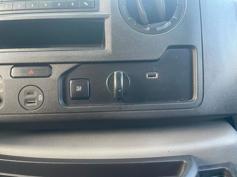 Used 2021 Ford E-350 and Econoline 350 Super Duty w/ Power Windows & Locks Group image 28