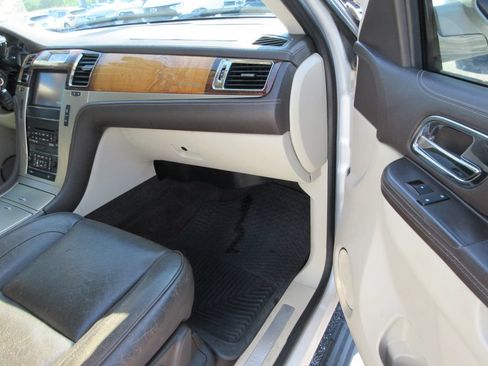 Used 2013 Cadillac Escalade Platinum AWD/4WD image 20