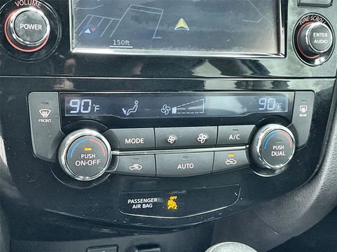 Used 2016 Nissan Rogue SV w/ SV Premium Package image 28