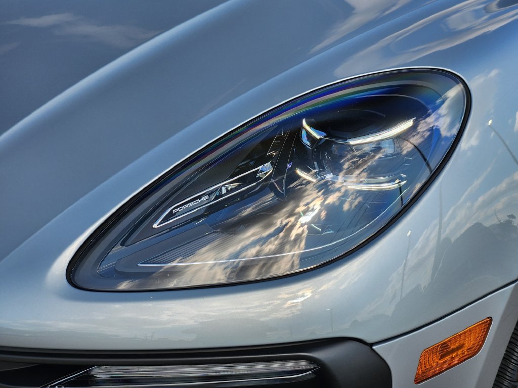 Used 2023 Porsche Macan Turbo AWD/4WD image 9