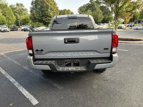 Used 2021 Toyota Tacoma SR5 w/ Trail Edition image 11