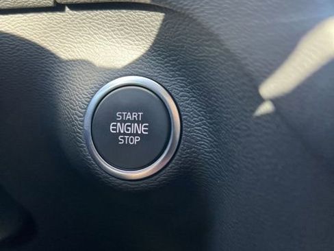 New 2025 Volvo XC40 B5 Core w/ Protection Package Premier image 15