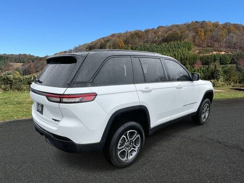 Used 2023 Jeep Grand Cherokee Trailhawk image 7