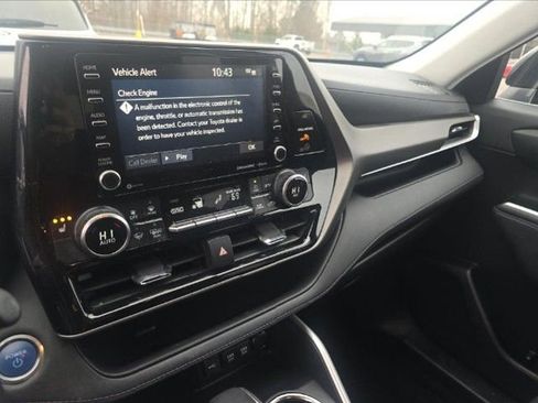 Used 2021 Toyota Highlander XLE image 7