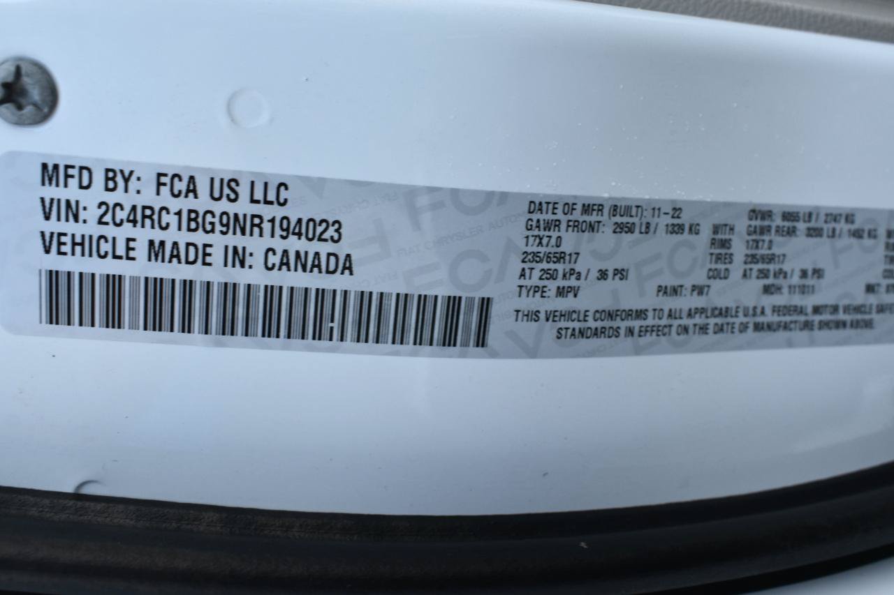 Used 2022 Chrysler Pacifica Touring-L FWD image 46