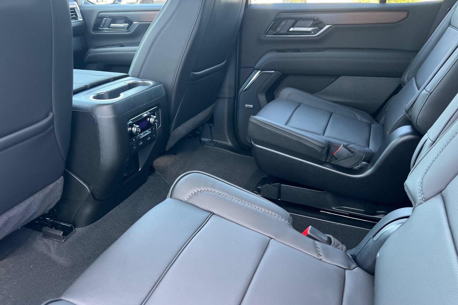 New 2026 GMC Yukon Denali w/ Advanced Technology Package AWD/4WD image 9
