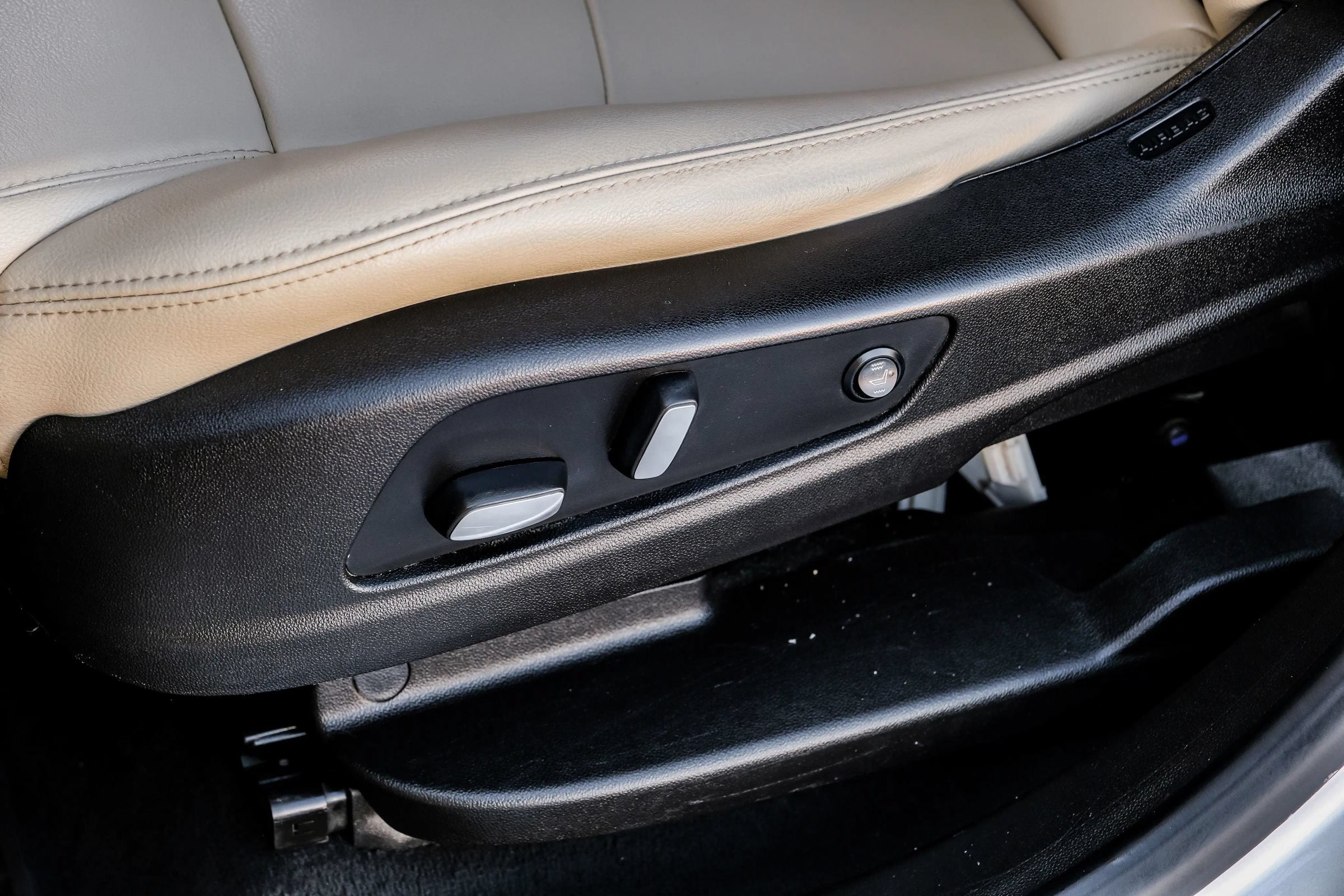Used 2018 Cadillac XT5 FWD image 33
