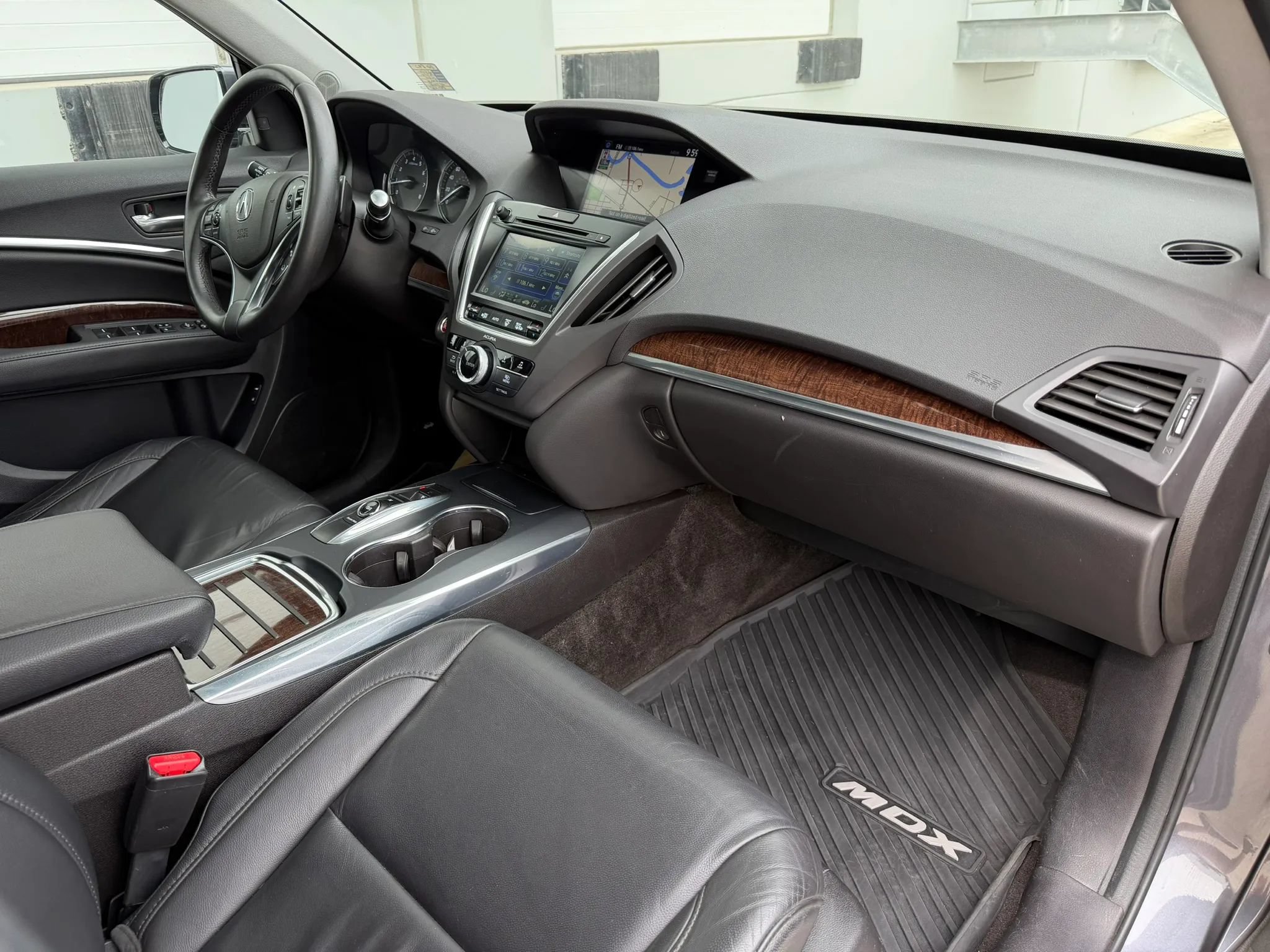 Used 2017 Acura MDX w/ Technology Package AWD/4WD image 18