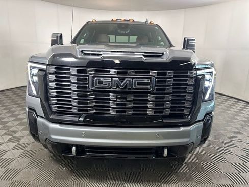 Used 2025 GMC Sierra 2500 Denali Ultimate image 8
