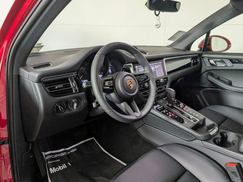 New 2026 Porsche Macan image 4