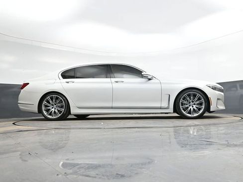 Used 2020 BMW 740i w/ Premium Package image 28