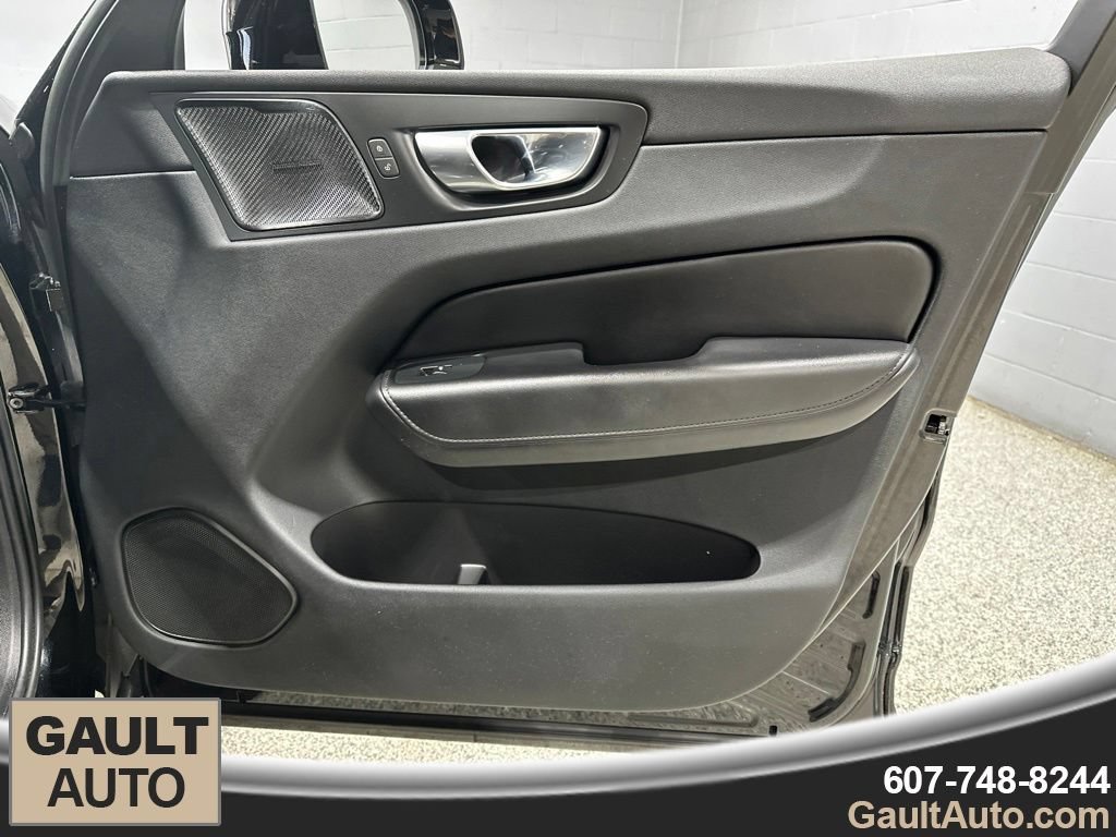 Used 2023 Volvo XC60 B5 Plus AWD/4WD image 17