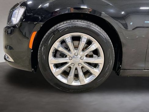 Used 2016 Chrysler 300 C AWD/4WD image 35