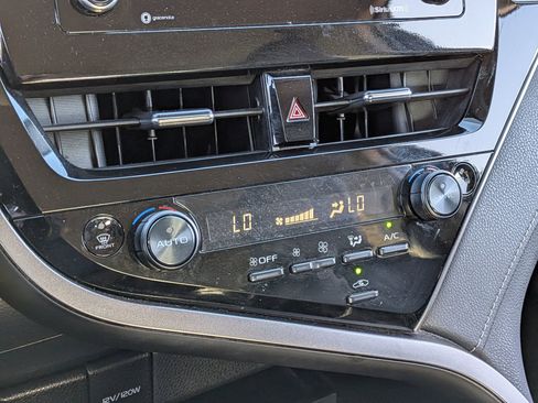 Used 2023 Toyota Camry SE image 21