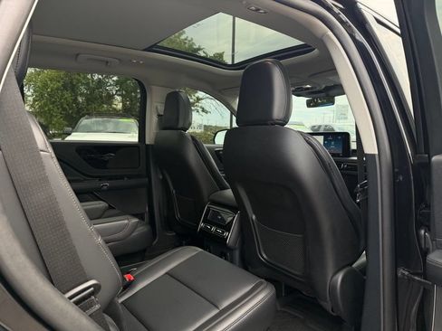 Used 2025 Lincoln Aviator 2WD image 28
