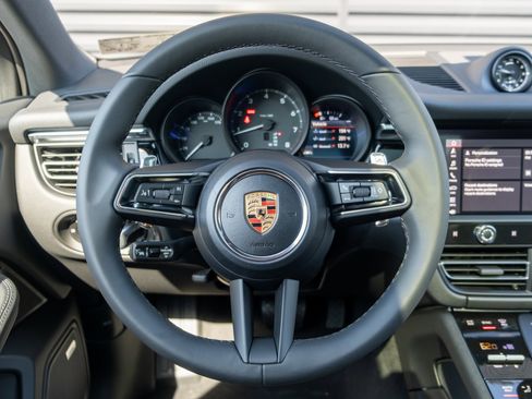Used 2026 Porsche Macan image 6