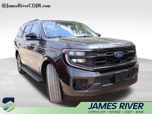 Used 2025 Ford Expedition Active AWD/4WD image 11