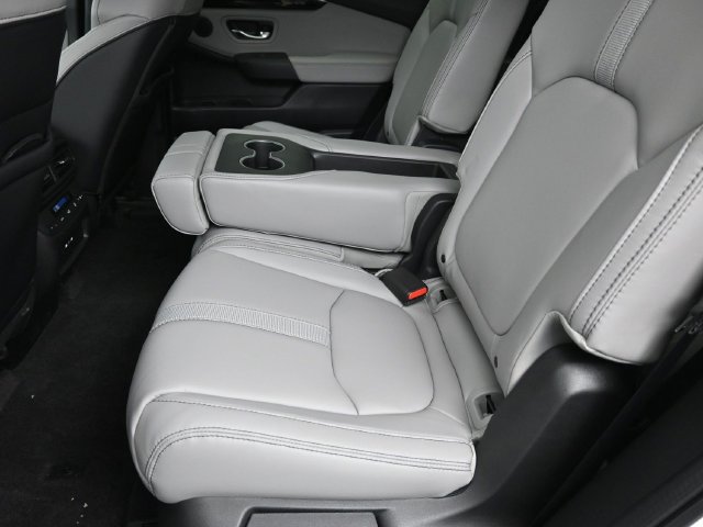 Used 2025 Honda Pilot EX-L image 25