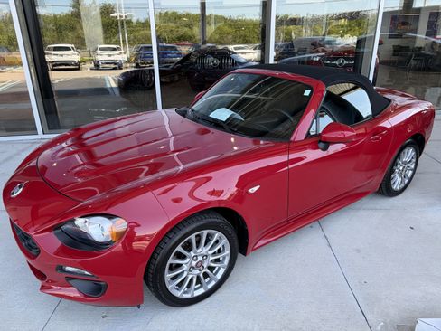 Used 2019 FIAT 124 Spider Classica w/ Technology Group image 3
