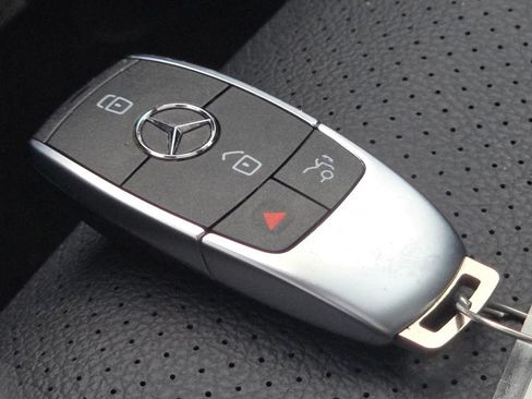 Used 2026 Mercedes-Benz GLS 450 4MATIC image 41