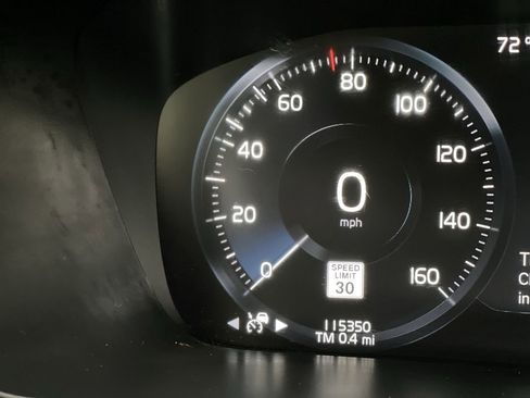 Used 2018 Volvo XC90 T6 Momentum w/ Convenience Package image 19