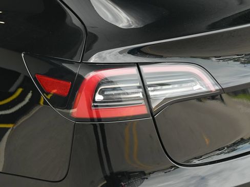 Used 2020 Tesla Model 3 Standard Range Plus RWD image 32