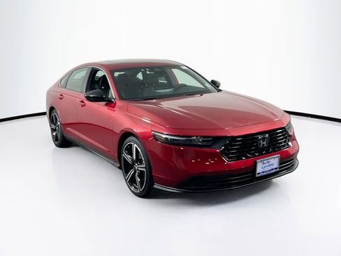 Used 2025 Honda Accord Sport image 3