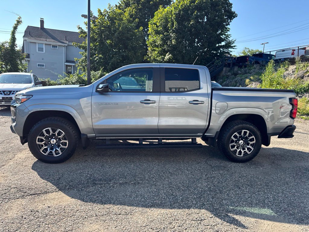 Used 2023 Chevrolet Colorado Z71 w/ Z71 Convenience Package 2 AWD/4WD image 3