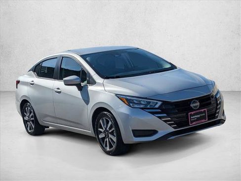 Used 2025 Nissan Versa SV image 3