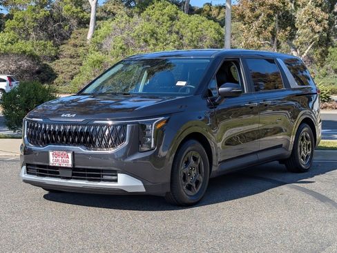 Used 2025 Kia Carnival image 12