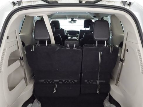 Certified 2023 Chrysler Pacifica Touring-L FWD image 9